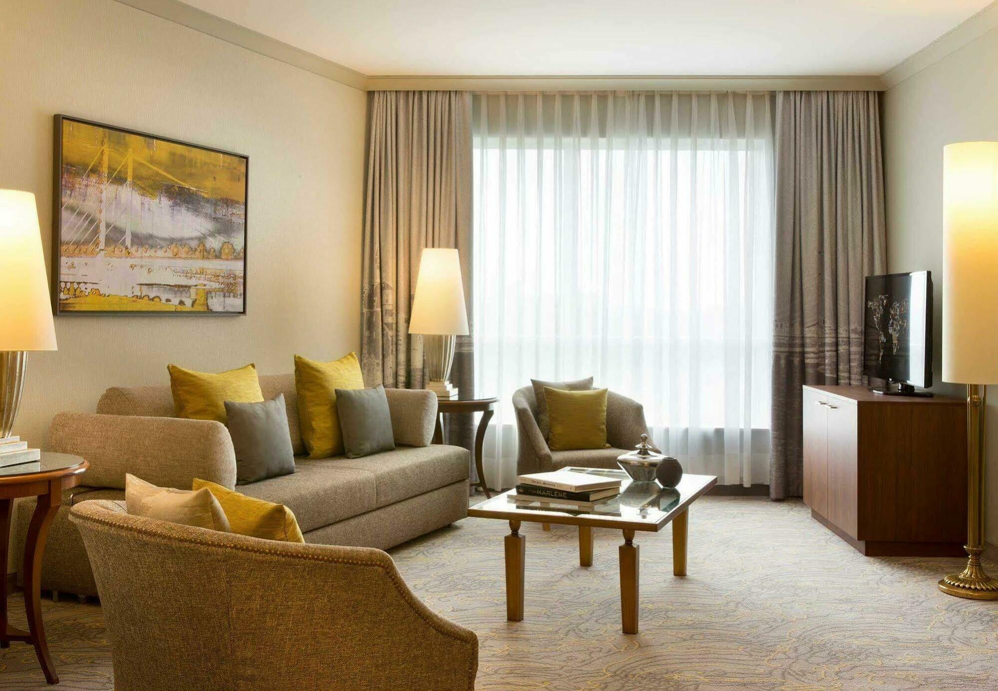 Renaissance Duesseldorf Hotel Bagian luar foto